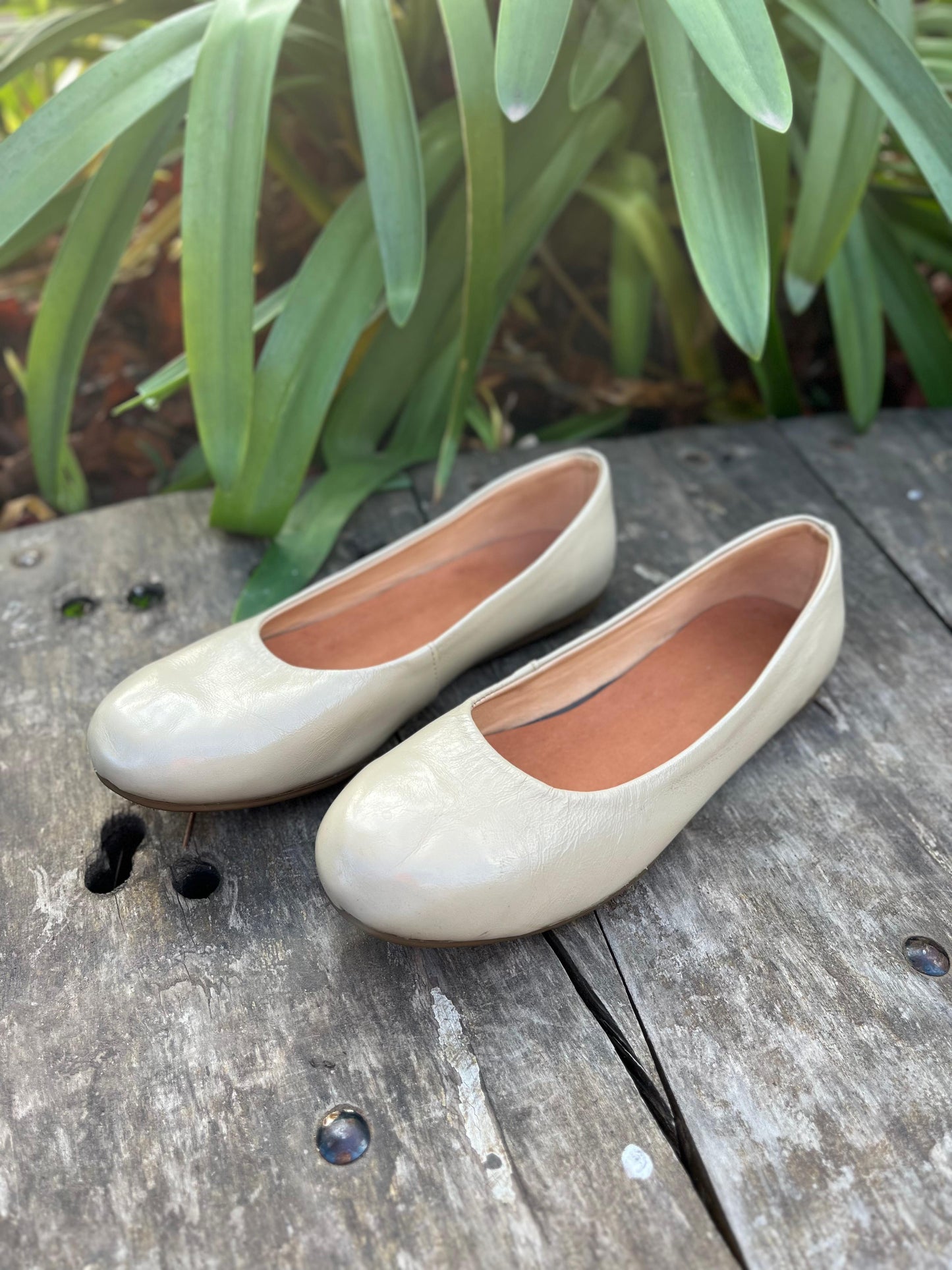 Ballerina caracas cuero richiato beige