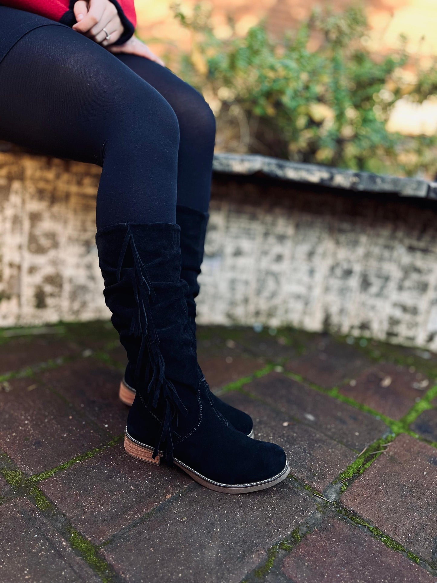 Bota arrugada Dalia cuero reno negro c/fleco