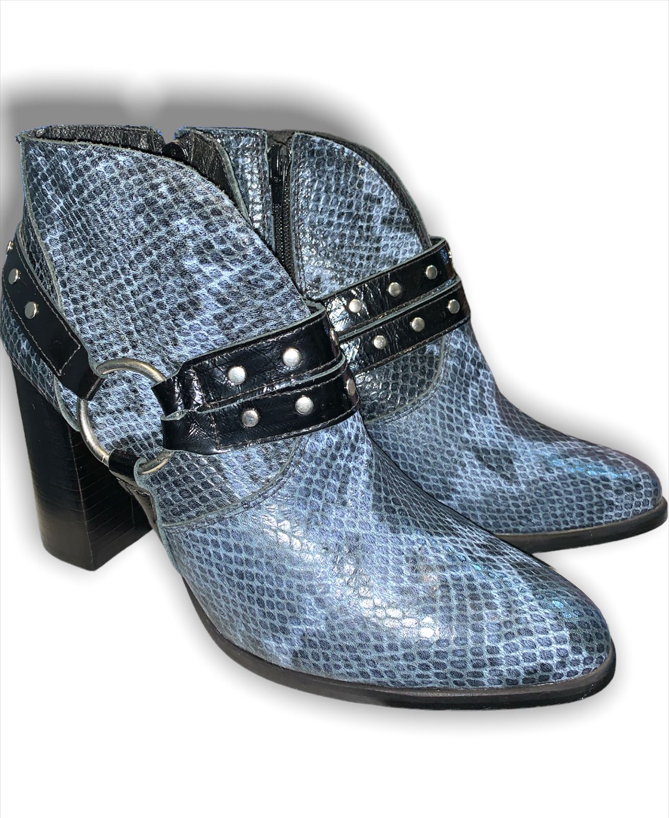 BOTIN CON TACO ALTO, CUERO AZUL SERPIENTE