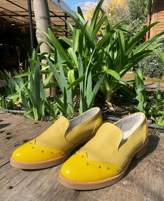 MOCASINE GARCÍA CUERO AMARILLO POROSO Y RICHIATO