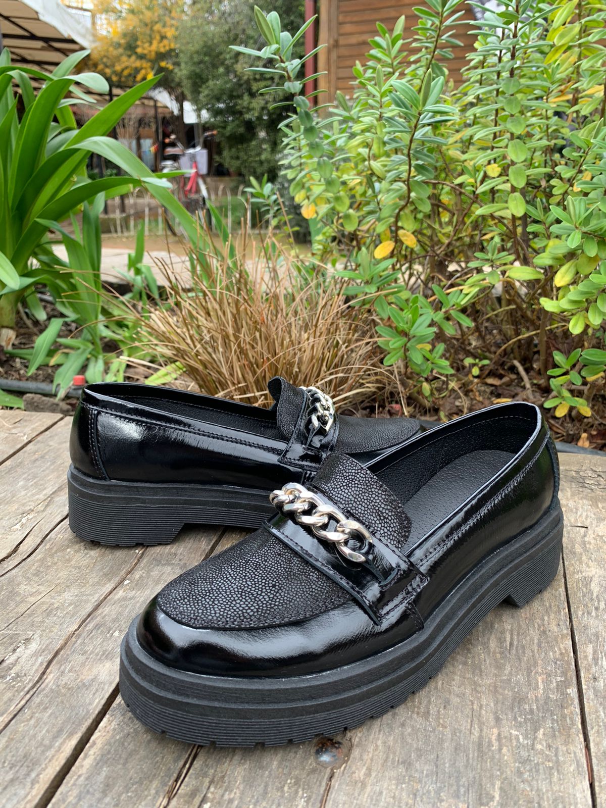 MOCASINE CON FOLIA CUERO NEGRO RICHIATO