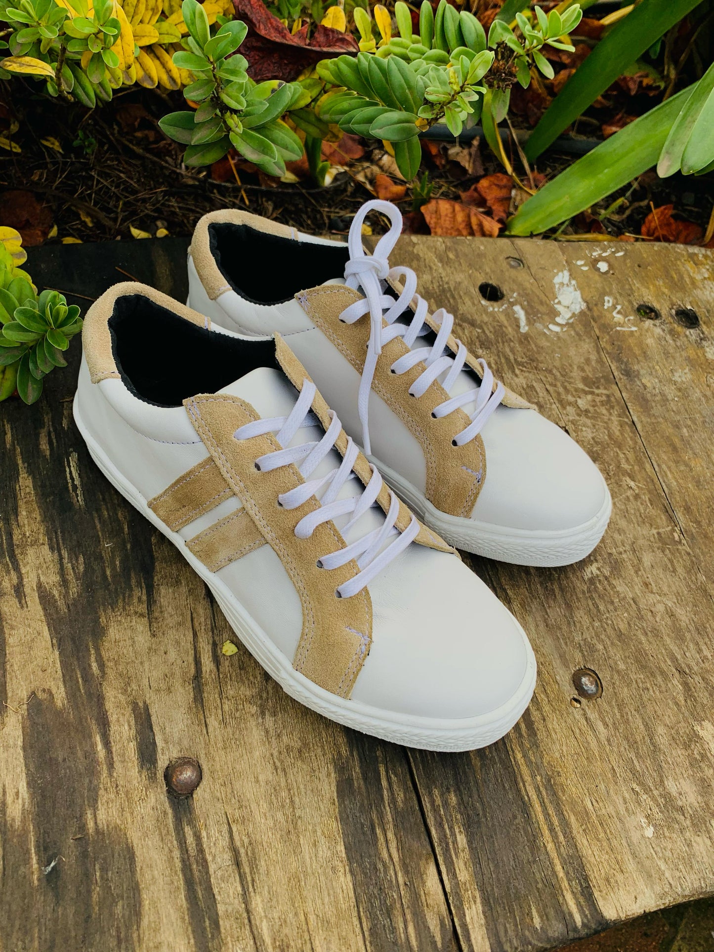 Zapatilla cuero blanco, taupe