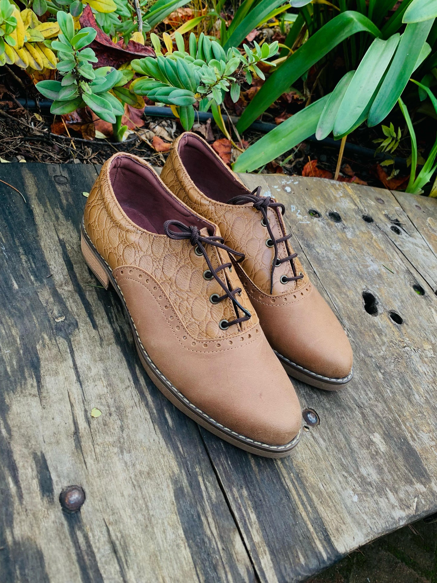 Oxford cuero camel engrasado c/ croco