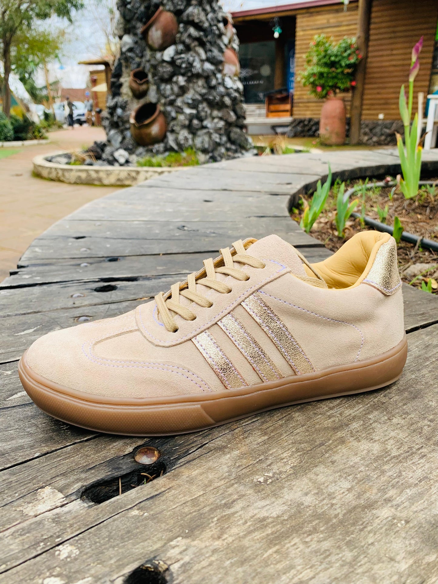 Zapatilla samba cuero taupe c/dorado