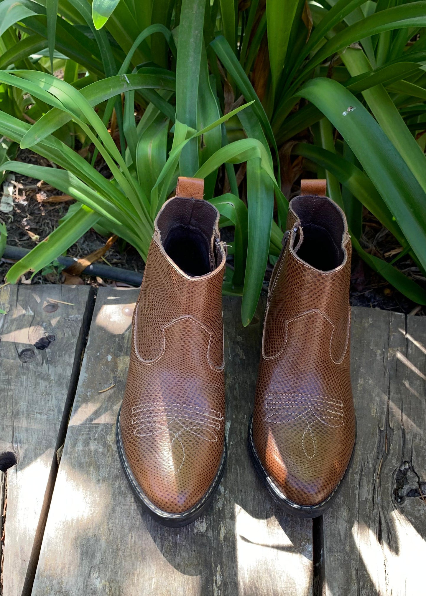 Botin vaquero cuero cafe serp