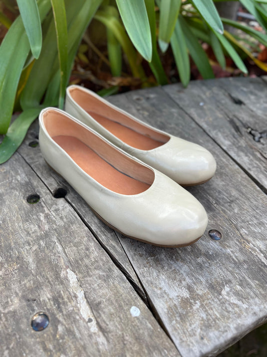 Ballerina caracas cuero richiato beige