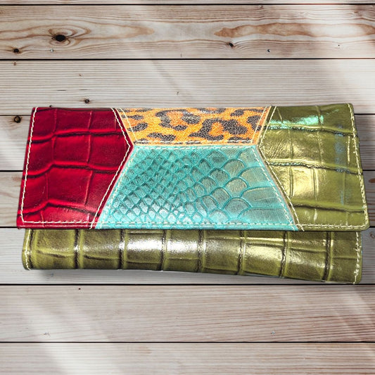 Billetera mujer cuero verde croco, print, burdeo
