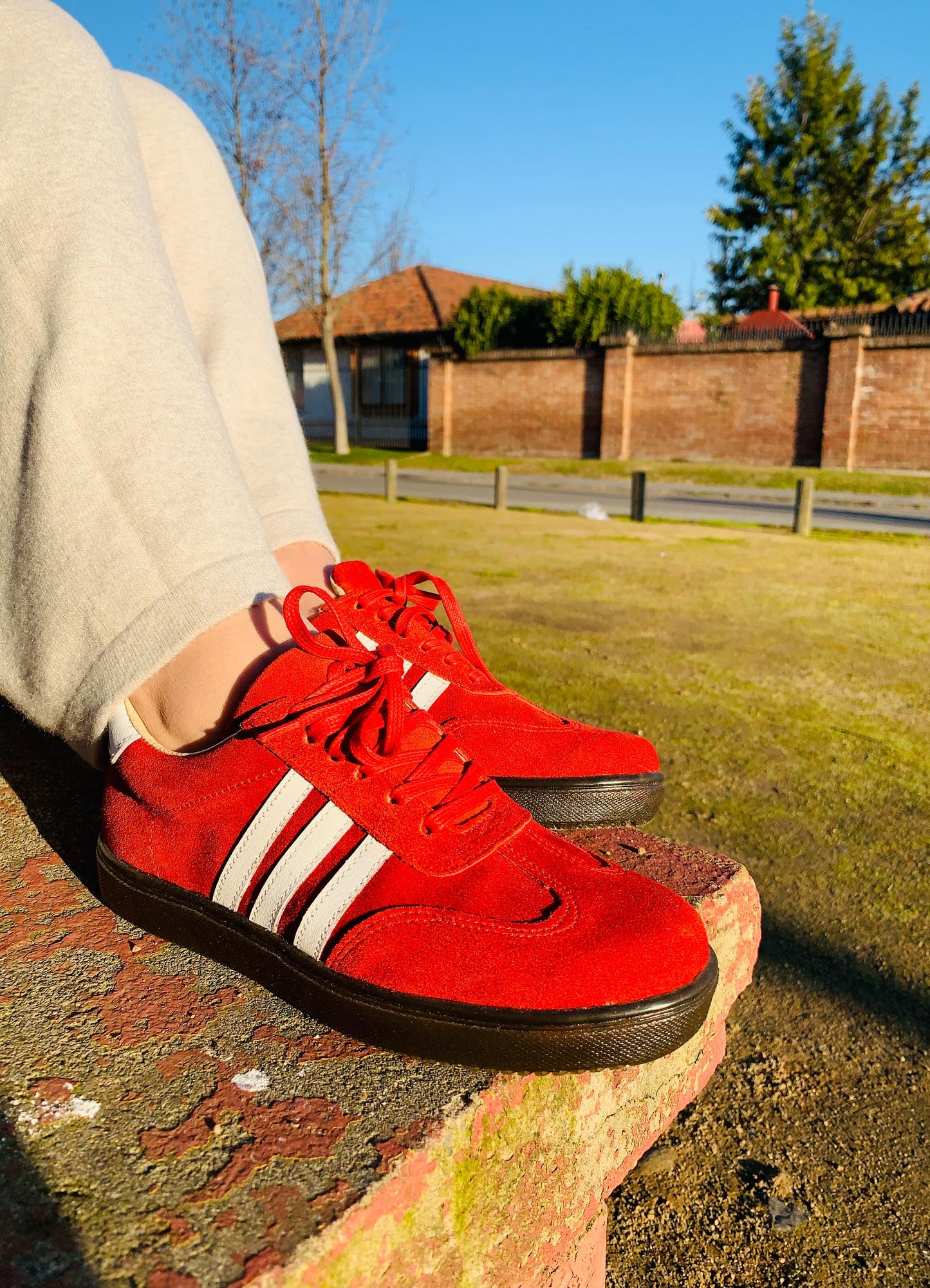 Zapatilla samba cuero reno rojo