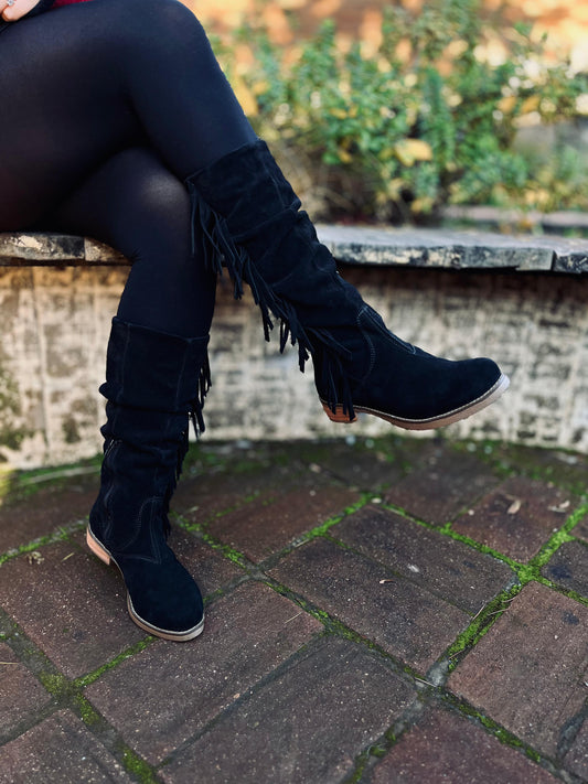 Bota arrugada Dalia cuero reno negro c/fleco