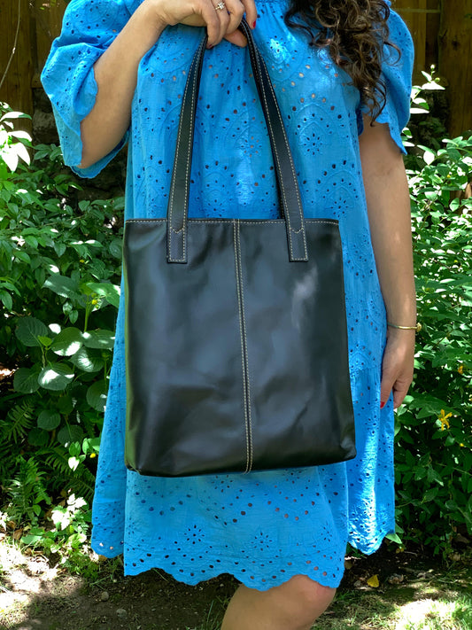 Cartera cuero negro liso c/hilado